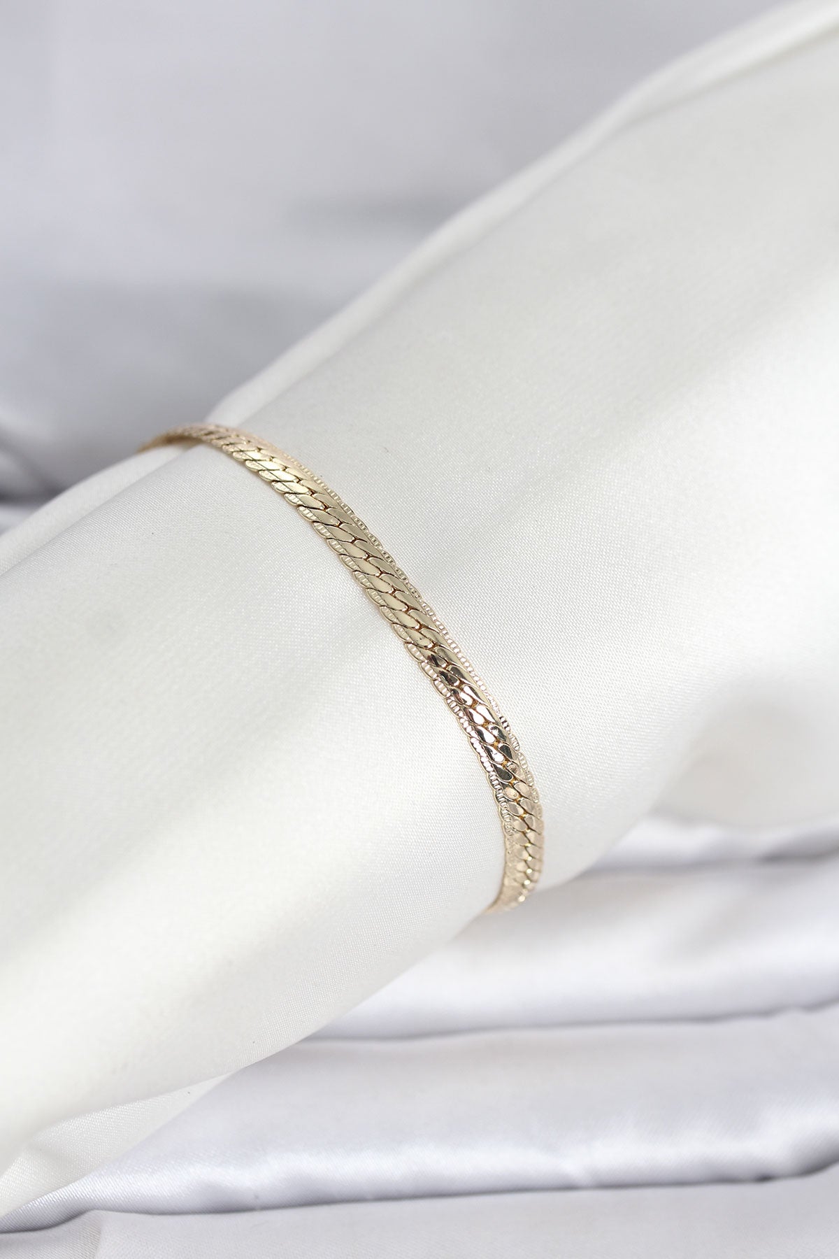14K Gold Renk Lazerli Yassı Zincir Model Kadın Bileklik
